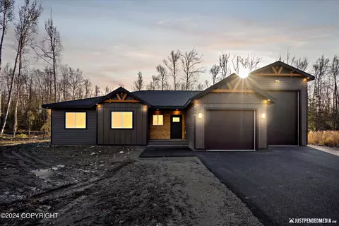 8776 W Shearwater St, Wasilla, AK 99623