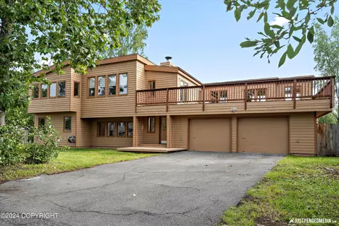 2207 Dahl Ln, Anchorage, AK 99503