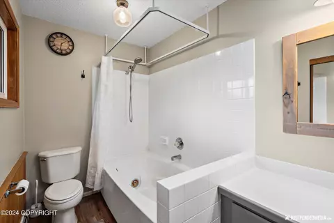 Bath - 25642 Berryhill Rd, Eagle River, AK 99577 photo 3 of 5