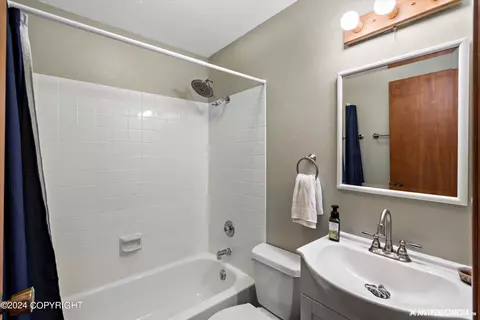 Bath - 25642 Berryhill Rd, Eagle River, AK 99577 photo 5 of 5
