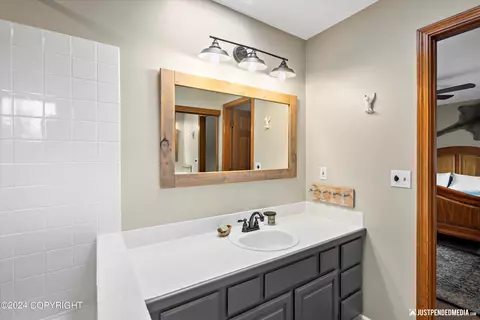 Bath - 25642 Berryhill Rd, Eagle River, AK 99577 photo 4 of 5