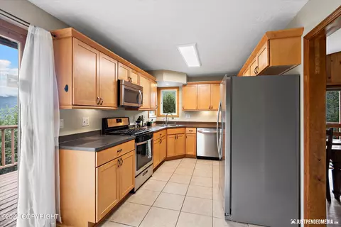 Kitchen - 25642 Berryhill Rd, Eagle River, AK 99577 photo 1 of 4