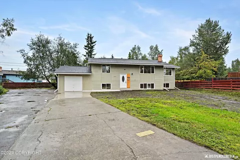 7541 Beluga Cir, Anchorage, AK 99504