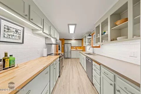 1903 Talkeetna St, Anchorage, AK 99508