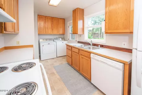 821 Cedar St, Anchorage, AK 99501 photo 10