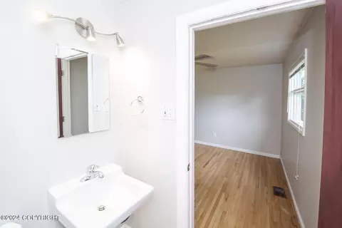 821 Cedar St, Anchorage, AK 99501 photo 26