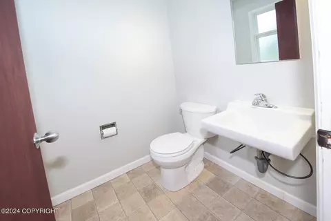 821 Cedar St, Anchorage, AK 99501 photo 25
