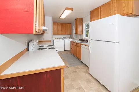 821 Cedar St, Anchorage, AK 99501 photo 9