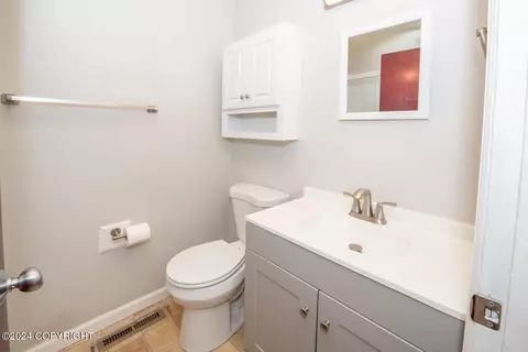 821 Cedar St, Anchorage, AK 99501 photo 17
