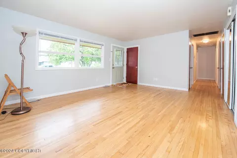 821 Cedar St, Anchorage, AK 99501 photo 4