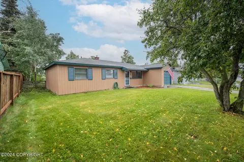 821 Cedar St, Anchorage, AK 99501 photo 2
