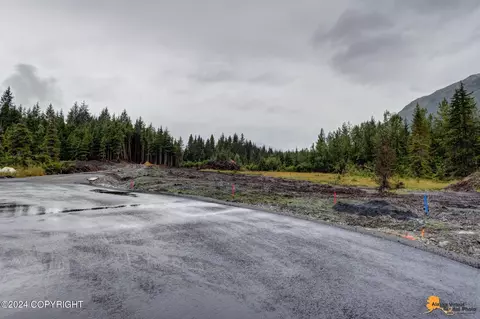 L2 Kami Circle, Girdwood, AK 99587