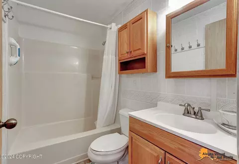 Bath - 12005 Copper Mountain Dr, Eagle River, AK 99577 photo 2 of 3