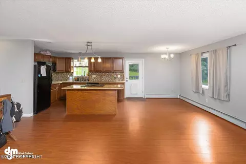 Living - 7708 E 20th Ave, Anchorage, AK 99504 photo 1 of 2