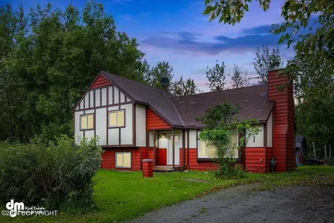 565 W Crestwood Ave, Wasilla, AK 99654