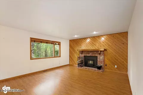 Living - 18843 Mountain Rd, Chugiak, AK 99567 photo 4 of 12