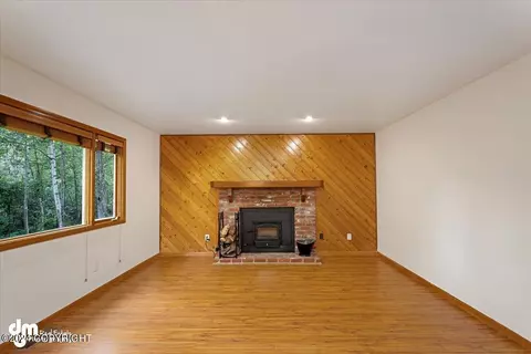 Living - 18843 Mountain Rd, Chugiak, AK 99567 photo 6 of 12