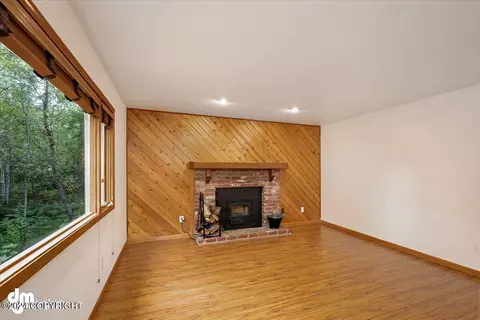 Living - 18843 Mountain Rd, Chugiak, AK 99567 photo 7 of 12
