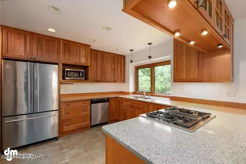 Kitchen - 18843 Mountain Rd, Chugiak, AK 99567 photo 4 of 8