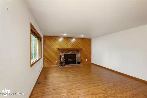 Living - 18843 Mountain Rd, Chugiak, AK 99567 photo 11 of 12