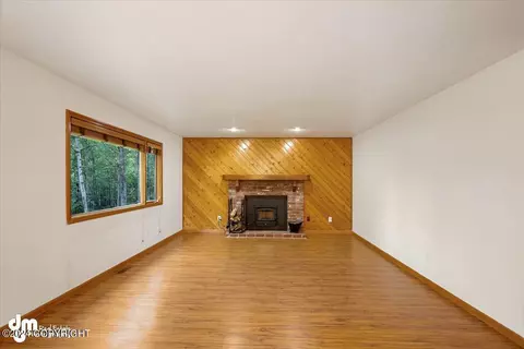 Living - 18843 Mountain Rd, Chugiak, AK 99567 photo 10 of 12