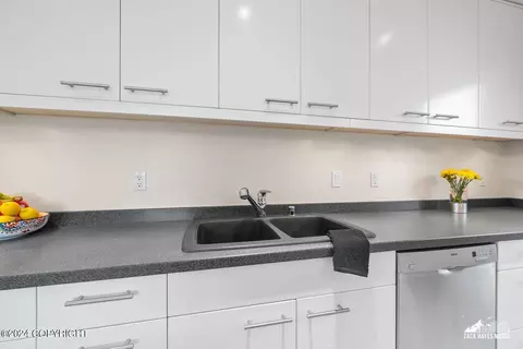 Kitchen - 111 E 13th Ave # A, Anchorage, AK 99501 photo 6 of 11