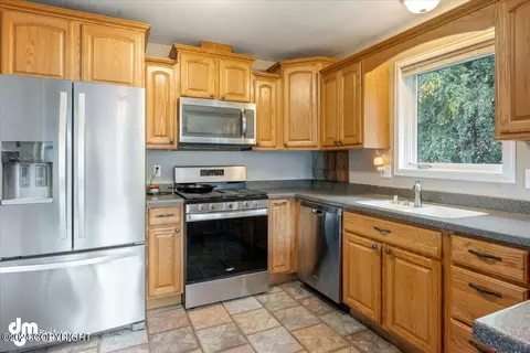 Kitchen - 12501 Crested Butte Dr, Eagle River, AK 99577 photo 3 of 3