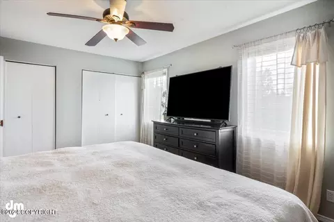 Bedroom - 12501 Crested Butte Dr, Eagle River, AK 99577 photo 2 of 5