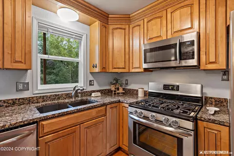 Kitchen - 17351 Baronoff Ave, Eagle River, AK 99577 photo 2 of 3