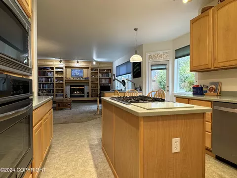 8718 Lassen St, Eagle River, AK 99577 photo 12