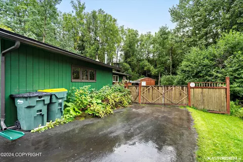 17150 Meadow Creek Dr, Eagle River, AK 99577 photo 4