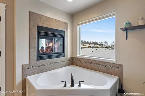 Bath - 13259 Rosser Dr, Eagle River, AK 99577 photo 4 of 7