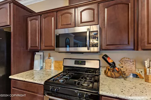 Kitchen - 13259 Rosser Dr, Eagle River, AK 99577 photo 3 of 4