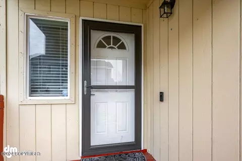 Entry Way - 4888 Barrington Loop # 27, Anchorage, AK 99503 photo 1 of 4