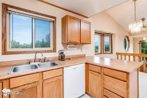 6130 Blackberry St, Anchorage, AK 99502