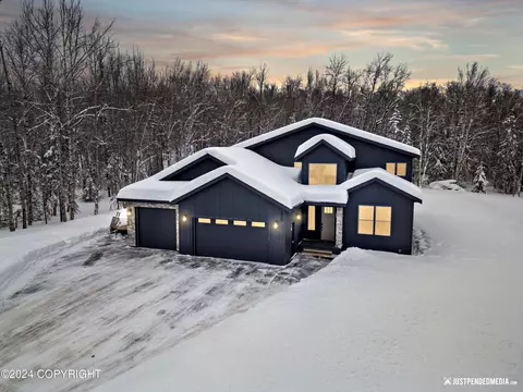 2035 S Laurie Meadows Dr, Wasilla, AK 99623