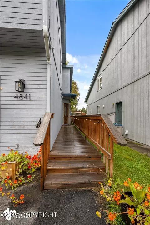 4841 Leah Ct, Anchorage, AK 99508 photo 2