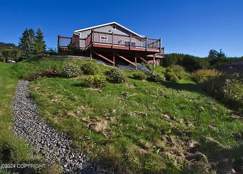 825 Soundview Ave, Homer, AK 99603