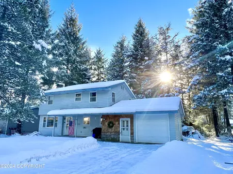 5933 Lund St, Juneau, AK 99801