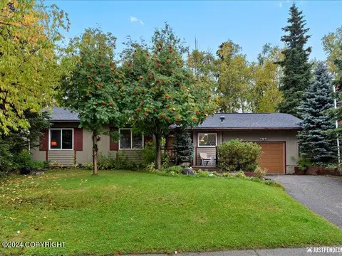 18315 Gavin Cir, Eagle River, AK 99577