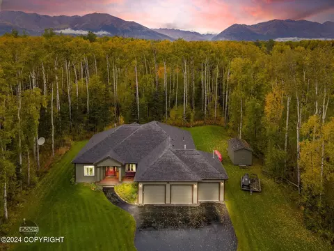 8398 E Wolf Creek Rd, Wasilla, AK 99654