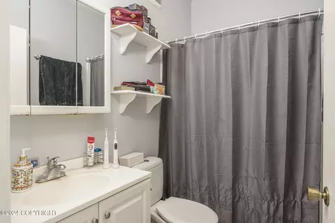 Bath - 439 Eighth Ave, North Pole, AK 99705 photo 1 of 1