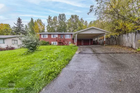 11113 Aurora Cir, Eagle River, AK 99577