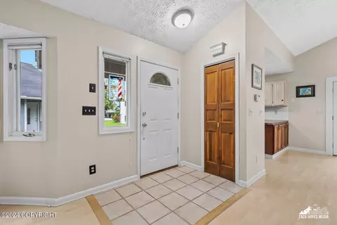 9756 Newhaven Loop, Anchorage, AK 99507 photo 4