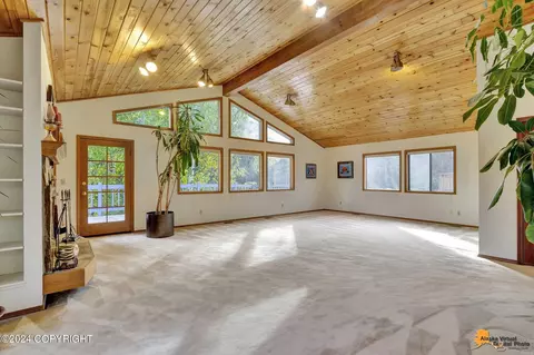 Living - 3244 E 88th Ave, Anchorage, AK 99507 photo 2 of 6
