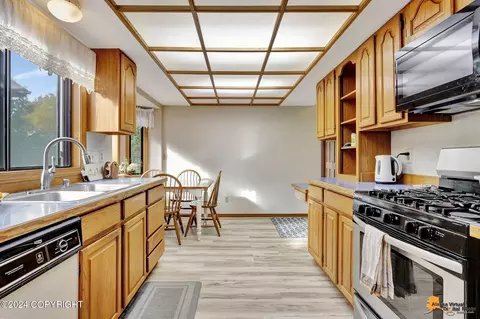 Kitchen - 3244 E 88th Ave, Anchorage, AK 99507 photo 4 of 5