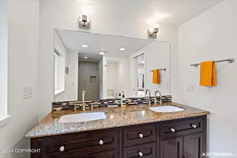 2400 Northrup Cir, Anchorage, AK 99508 photo 22