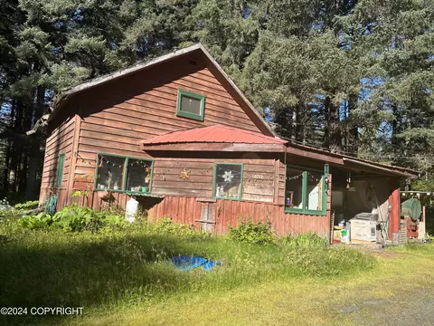10712 Bear Paw Cir, Seward, AK 99664