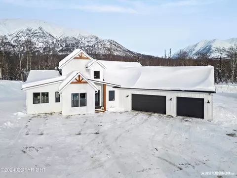 7077 E Tumnus Cir, Palmer, AK 99645