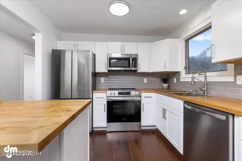 Kitchen - 1806 Bellevue Loop, Anchorage, AK 99515 photo 2 of 3